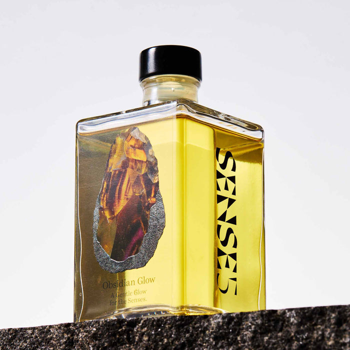 Obsidian Glow – Saunaaufguss von SENSE5, freigestellt auf hellem Hintergrund