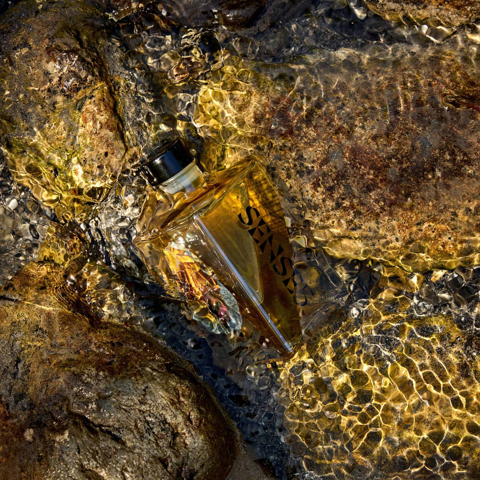 Obsidian Glow Flasche in der luxuriösen SENSE5-Geschenkbox mit Ritualstein