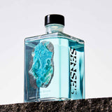 Larimar Breeze Flasche auf dunklem Naturstein – Saunaaufguss von SENSE5