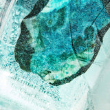 Nahaufnahme des Larimar-Steinmotivs auf der Larimar Breeze Flasche von SENSE5